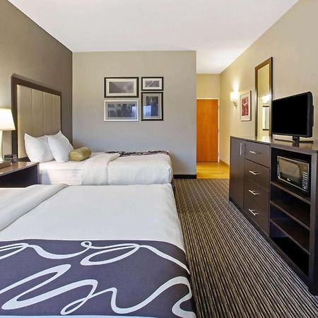 La Quinta Inn & Suites By Wyndham Detroit Metro Airport Ромулус Экстерьер фото